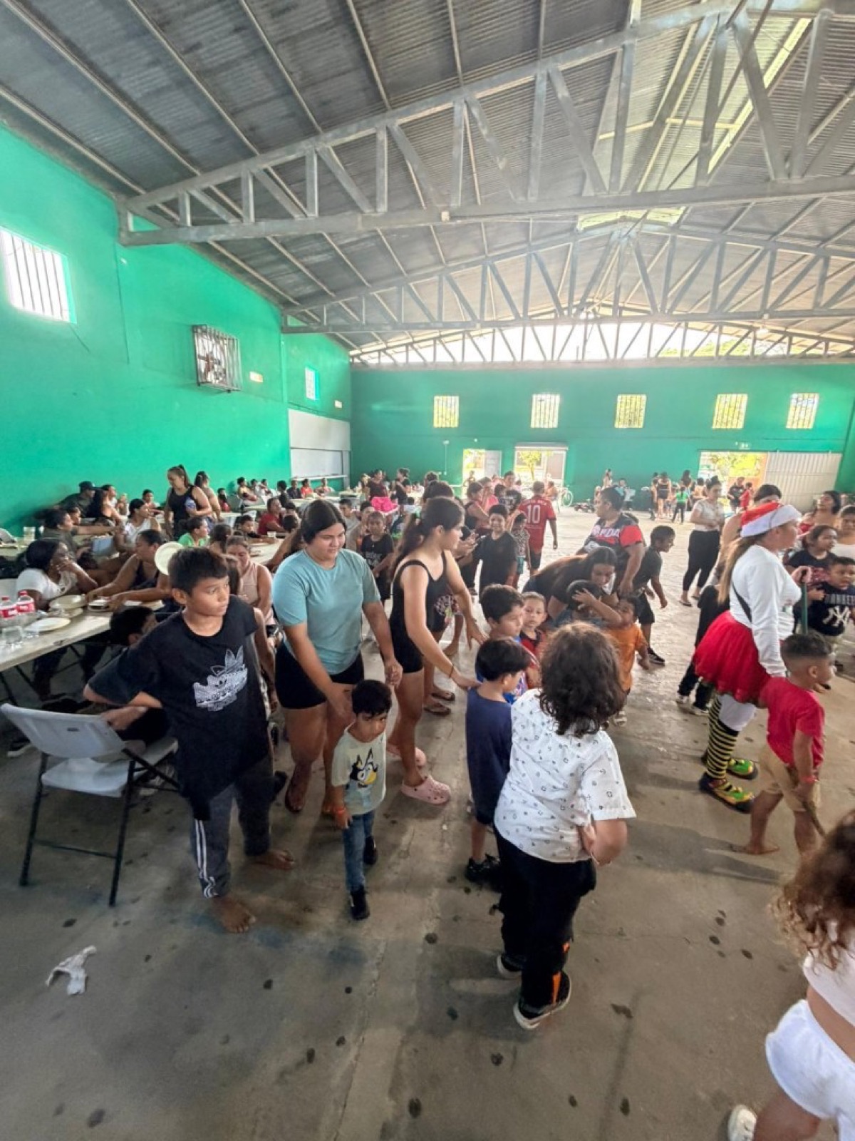 Serving pizza to the kids