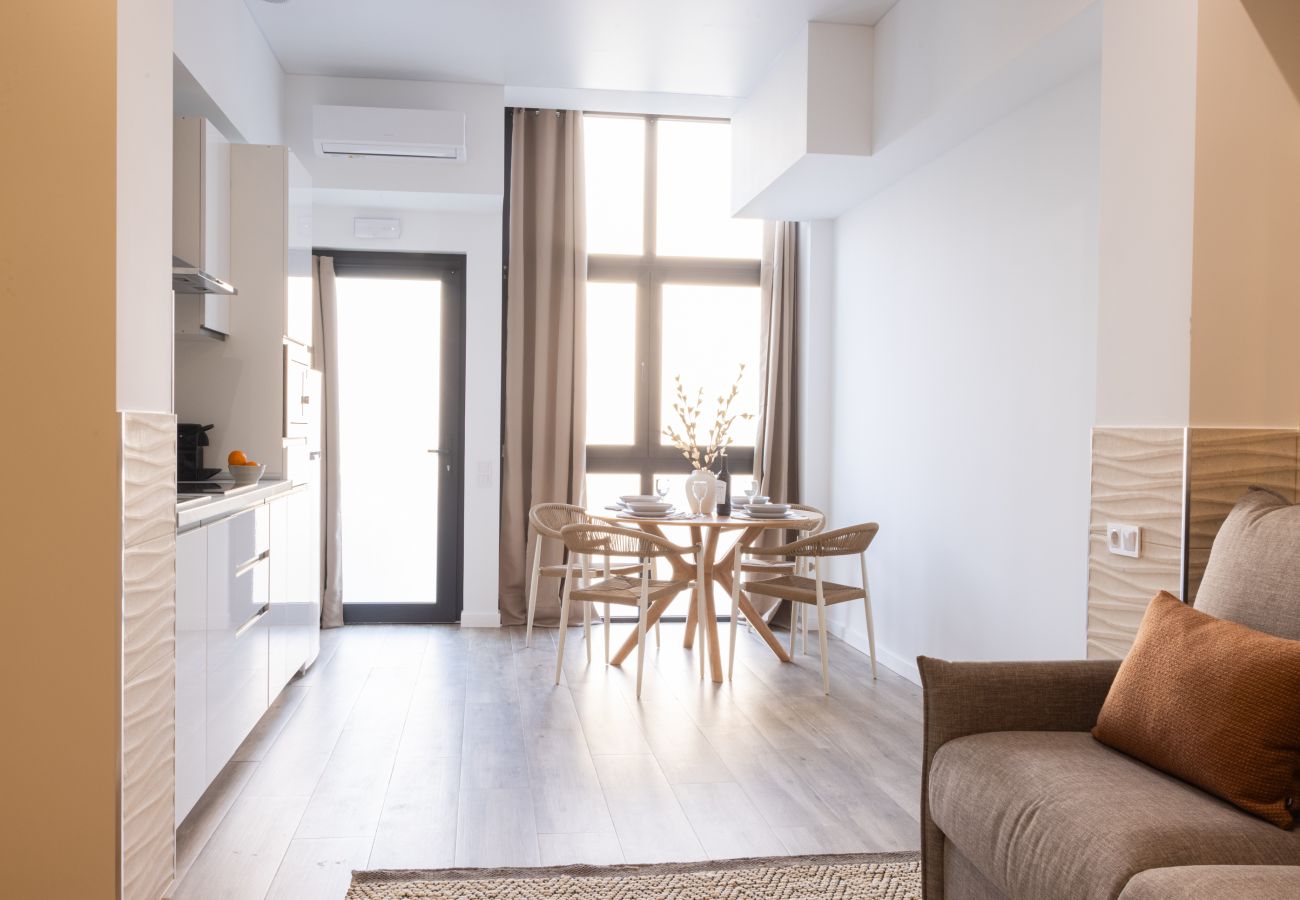 A finished, furnished living and dining space in Valencia